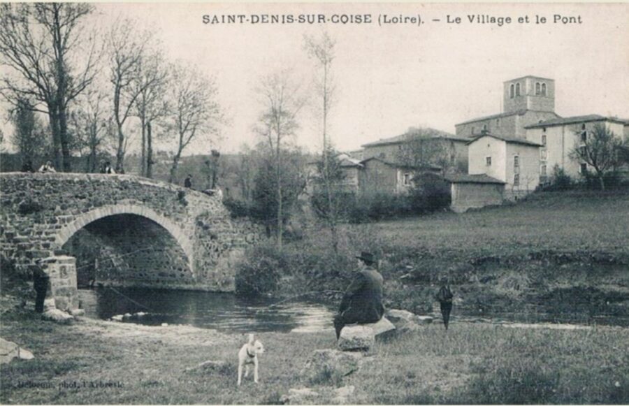 Carte postale, Saint-Denis sur Coise, le village et le pont.